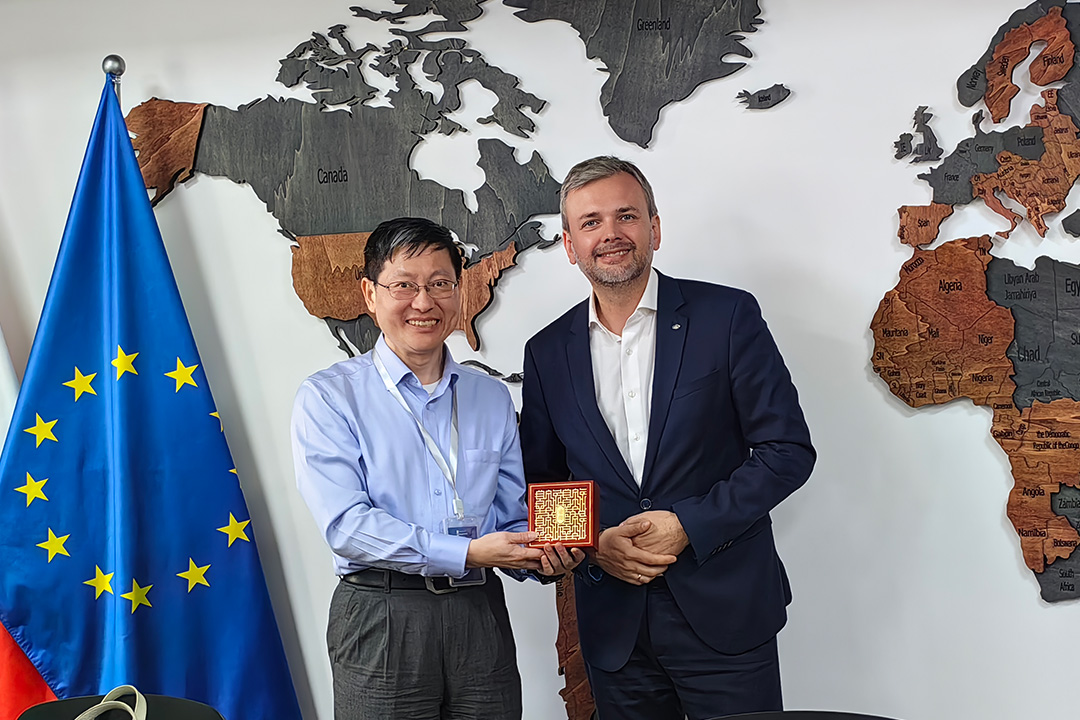 1751372316853015853.jpg 1751372316853015853.jpg